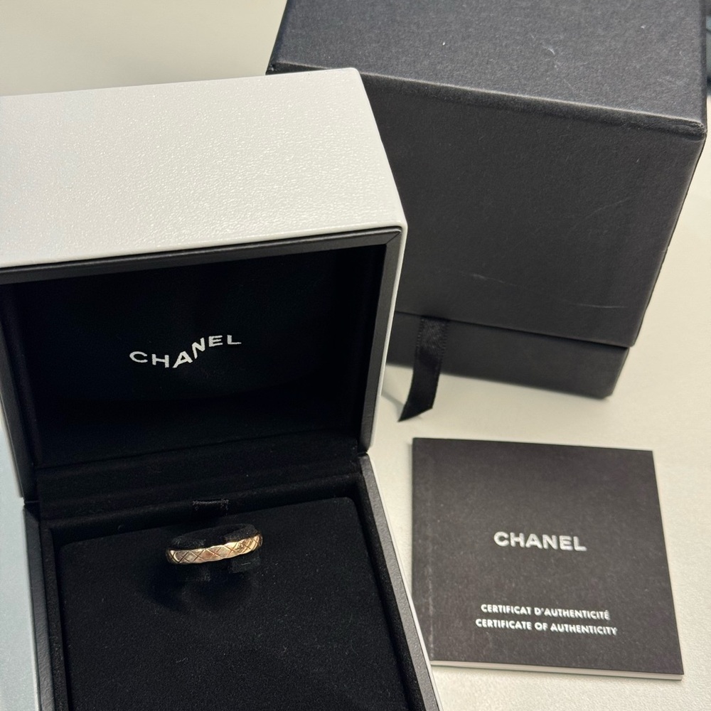 CHANEL coco crush beige gold (size 52)